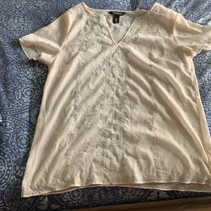 Beautiful elegant spring top from white house black market size 6